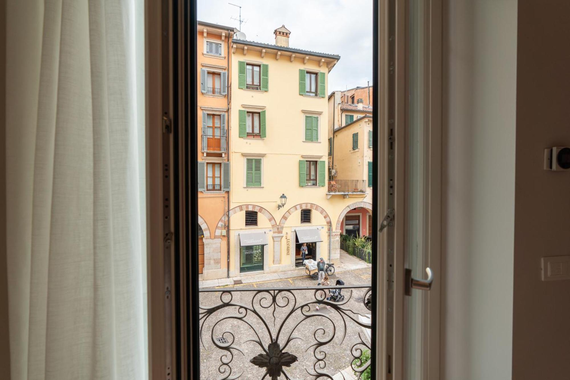 Palazzo Biasini By Postcardsfrom Otel Verona Dış mekan fotoğraf
