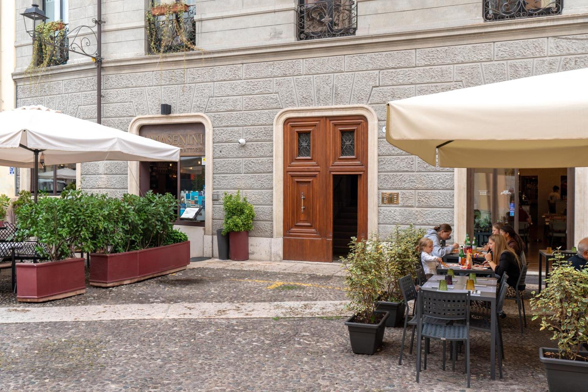 Palazzo Biasini By Postcardsfrom Otel Verona Dış mekan fotoğraf