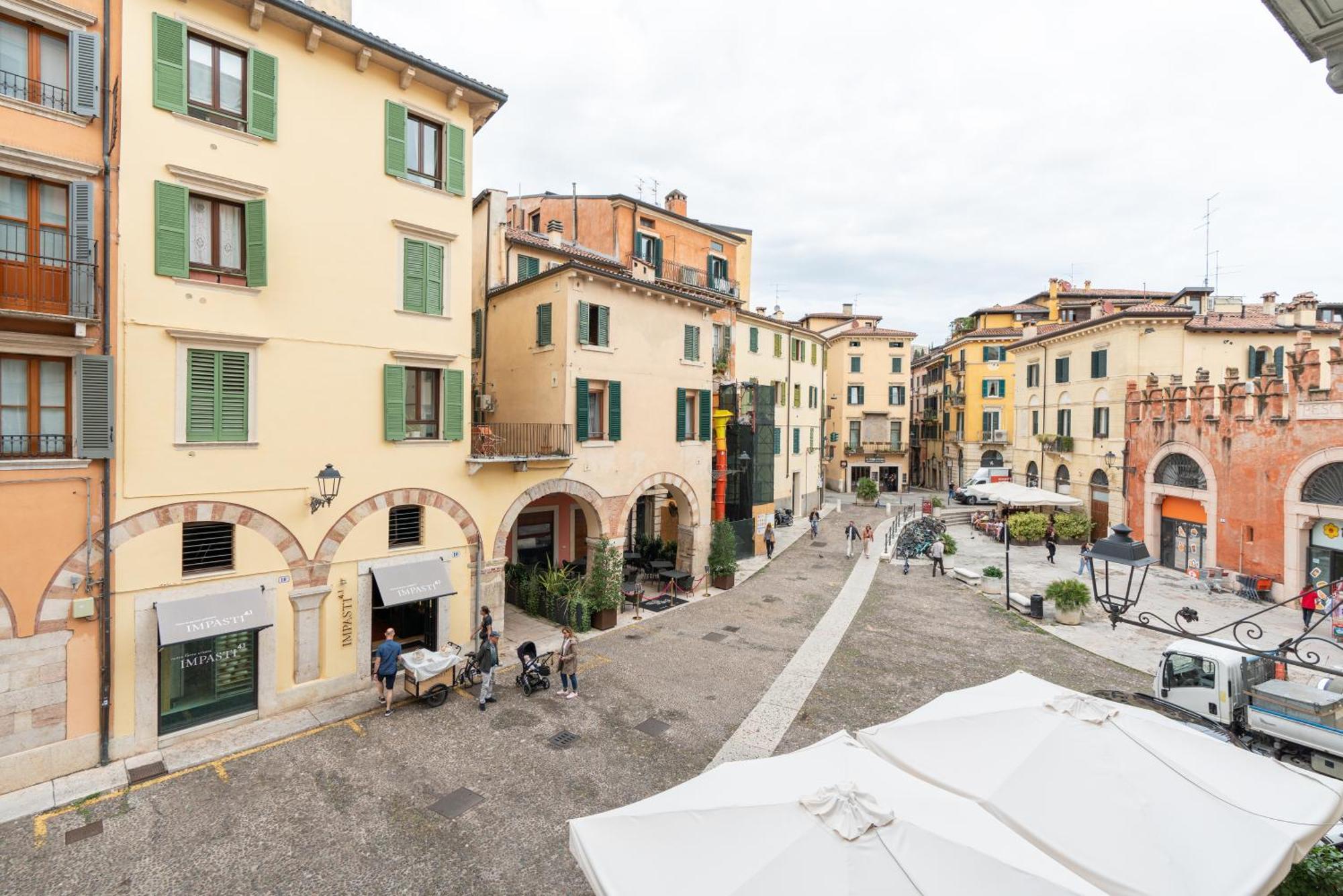 Palazzo Biasini By Postcardsfrom Otel Verona Dış mekan fotoğraf